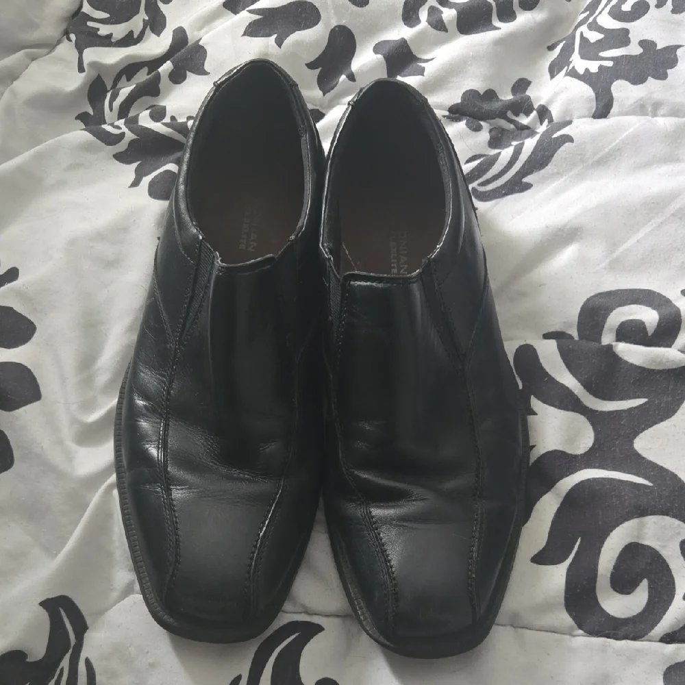Bostonian Classic Black Slip-On Loafers - Picture 2 of 3